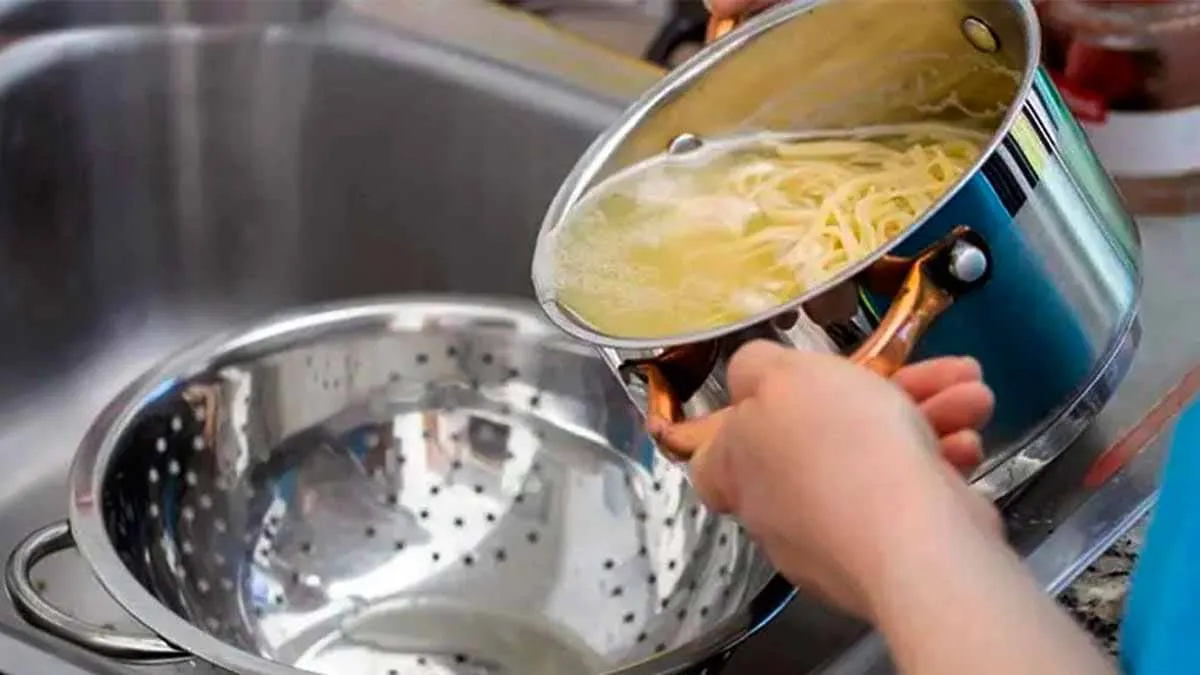 Varför du inte ska hälla kokande vatten i diskhon